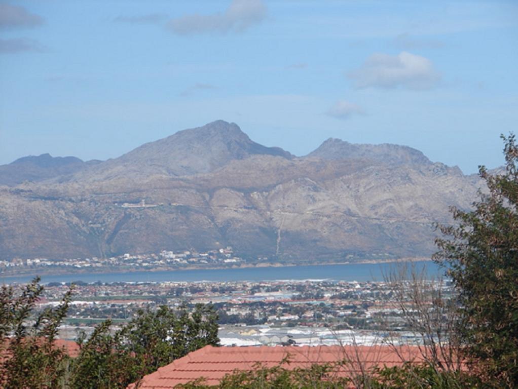 Majorca House Bed and Breakfast Somerset West Exteriör bild