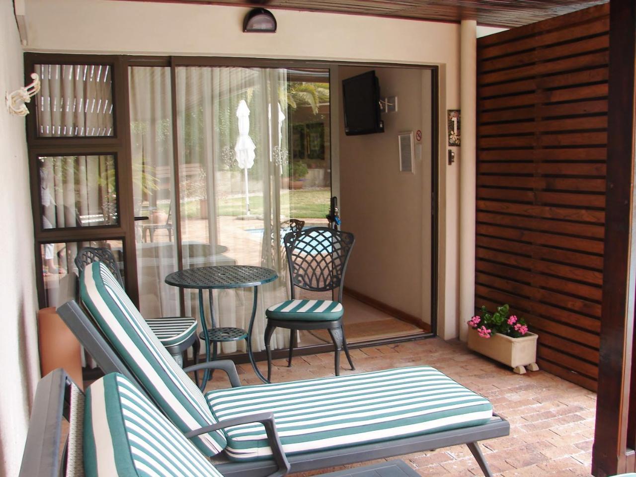Majorca House Bed and Breakfast Somerset West Exteriör bild