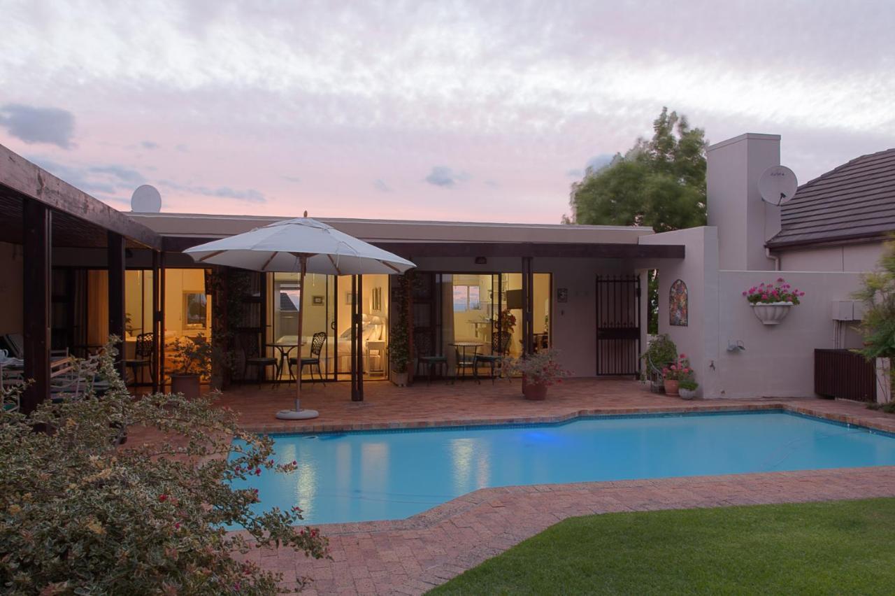 Majorca House Bed and Breakfast Somerset West Exteriör bild